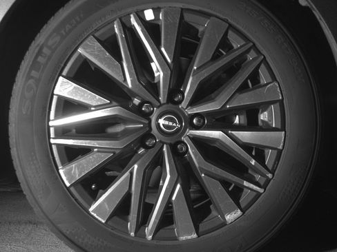 Used 2025 Nissan Altima 2.5 SV image 13