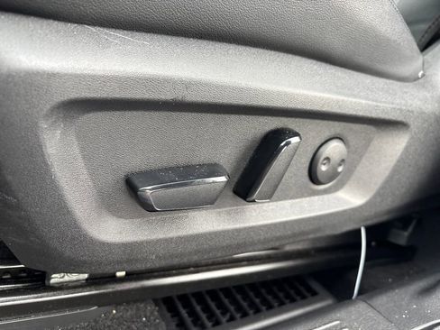 Used 2023 Nissan Rogue SV image 4