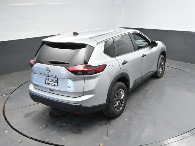 Used 2024 Nissan Rogue S AWD/4WD image 29