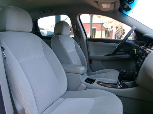 Used 2008 Chevrolet Impala LS FWD image 16