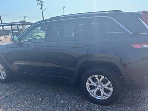 Used 2023 Jeep Grand Cherokee Limited AWD/4WD image 10