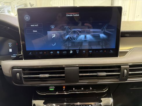 Used 2025 Lincoln Corsair FWD image 16