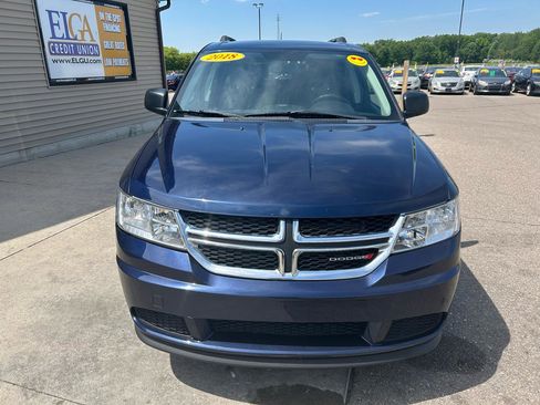 Used 2018 Dodge Journey SE w/ Connectivity Group FWD image 2