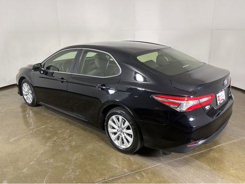 Used 2018 Toyota Camry LE image 18