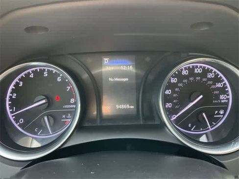 Used 2020 Toyota Camry SE image 25