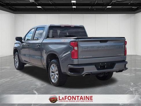 Used 2019 Chevrolet Silverado 1500 Custom w/ Custom Value Package AWD/4WD image 3