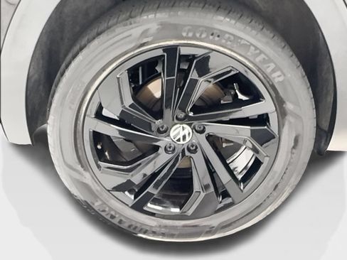 Used 2023 Volkswagen Atlas SE w/ Black Wheel Package FWD image 14