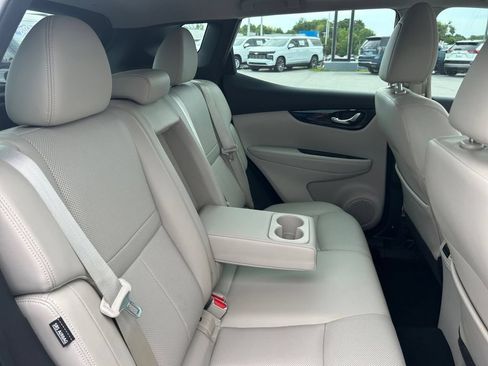 Used 2022 Nissan Rogue Sport SL w/ Premium Package FWD image 34