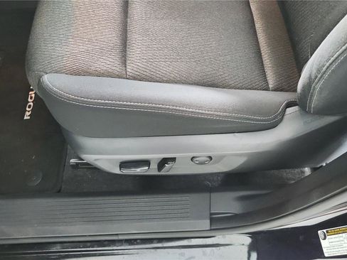 Used 2024 Nissan Rogue SV FWD image 11