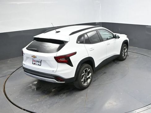 Used 2025 Chevrolet Trax LT w/ LT Convenience Package FWD image 34