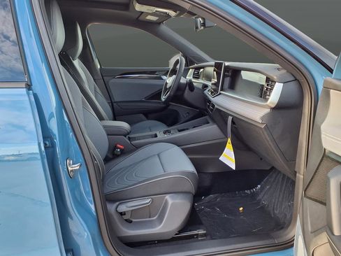 New 2026 Volkswagen Tiguan SE R-Line image 35