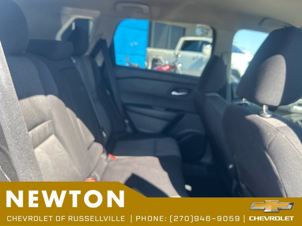 Used 2025 Nissan Rogue SV FWD image 9