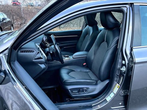 Certified 2023 Toyota Camry SE image 9