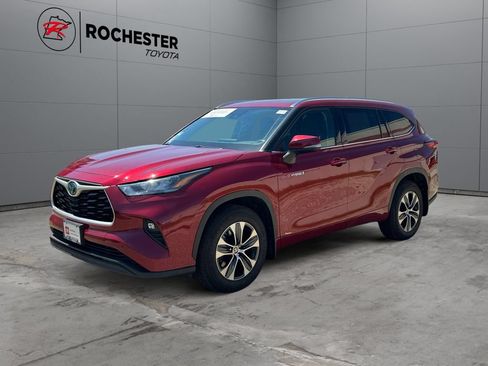 Certified 2020 Toyota Highlander XLE AWD/4WD image 7