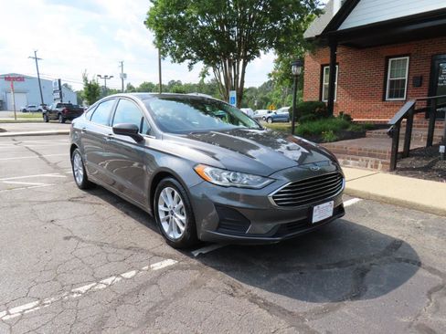 Used 2020 Ford Fusion SE FWD image 11