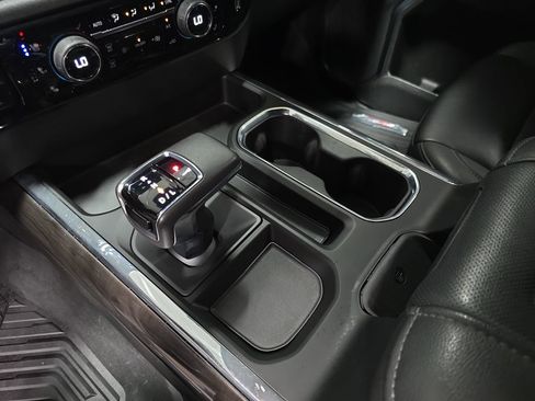 Used 2022 Chevrolet Silverado 1500 LTZ AWD/4WD image 23