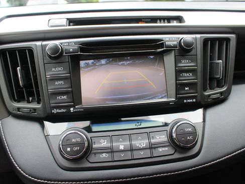 Used 2017 Toyota RAV4 XLE FWD image 22