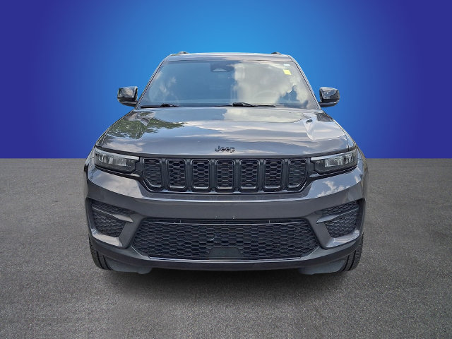 Used 2023 Jeep Grand Cherokee Altitude AWD/4WD image 2