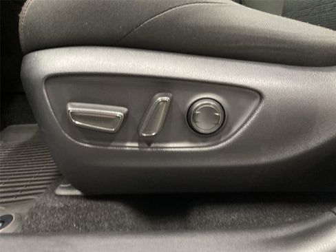 Used 2024 Toyota RAV4 SE w/ Weather & Moonroof Package AWD/4WD image 18