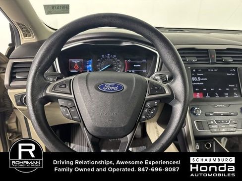 Used 2019 Ford Fusion SE FWD image 11