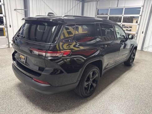 Used 2023 Jeep Grand Cherokee L Laredo AWD/4WD image 19