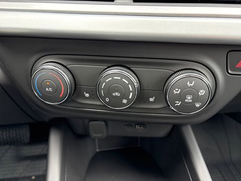 New 2026 Chevrolet Trax LS w/ LS Convenience Package FWD image 22