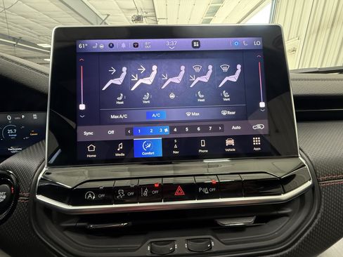 Used 2025 Jeep Compass Trailhawk w/ Trailhawk Elite Group AWD/4WD image 29