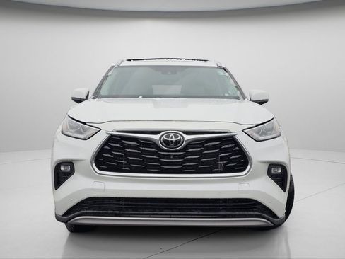 Used 2022 Toyota Highlander Platinum image 3