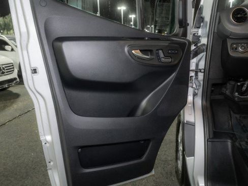 Used 2024 Mercedes-Benz Sprinter 2500 image 23