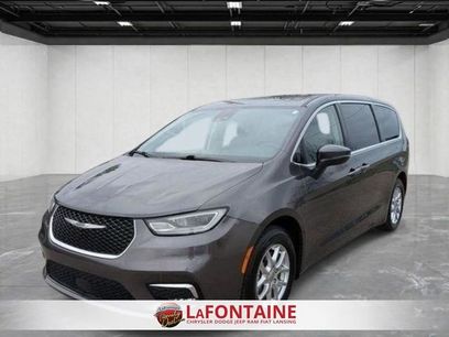 Used 2023 Chrysler Pacifica Touring-L