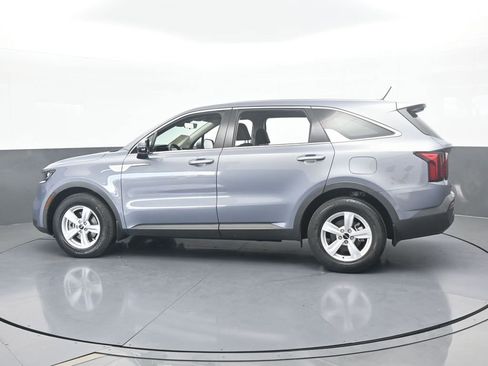 Used 2022 Kia Sorento LX image 3