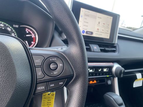 Used 2025 Toyota RAV4 LE image 22