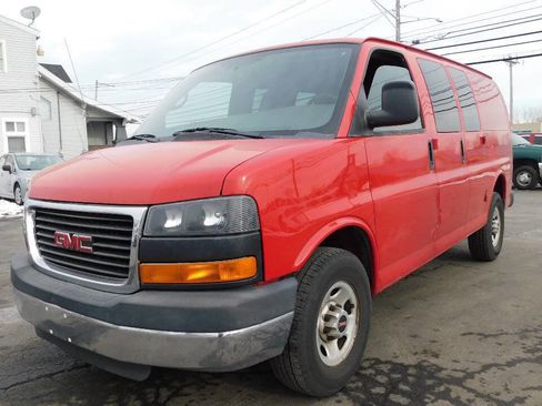 Used 2011 GMC Savana 3500 image 2