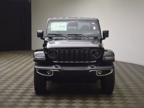 New 2026 Jeep Gladiator Sahara image 2