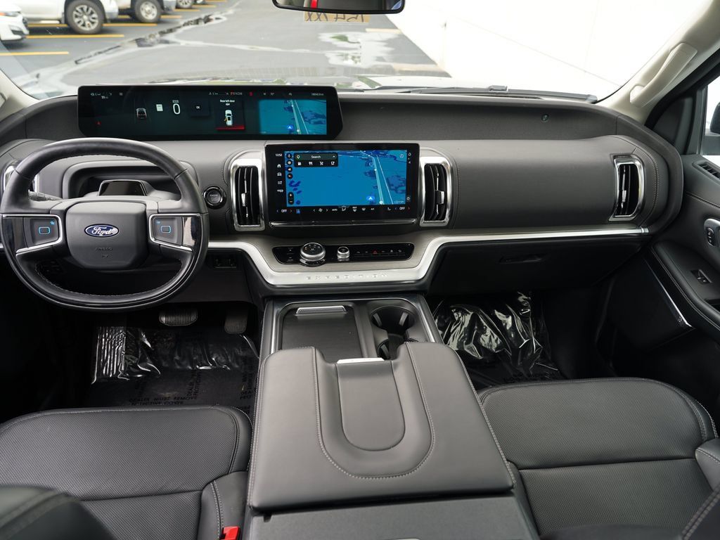 Used 2025 Ford Expedition Platinum AWD/4WD image 25
