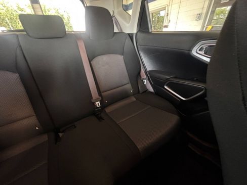 Used 2025 Kia Soul LX w/ LX Technology Package FWD image 35
