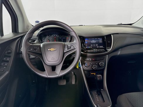 Used 2022 Chevrolet Trax LS w/ Tint and Cruise Package image 25