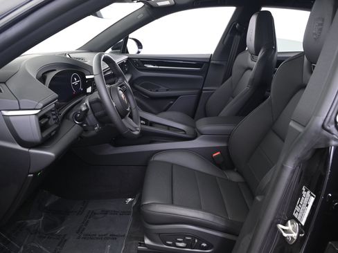 Used 2025 Porsche Macan 4 Electric AWD/4WD image 30