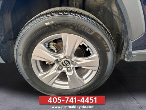 Used 2025 Toyota RAV4 XLE FWD image 39