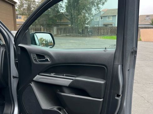 Used 2022 Chevrolet Colorado LT w/ Safety Package image 23