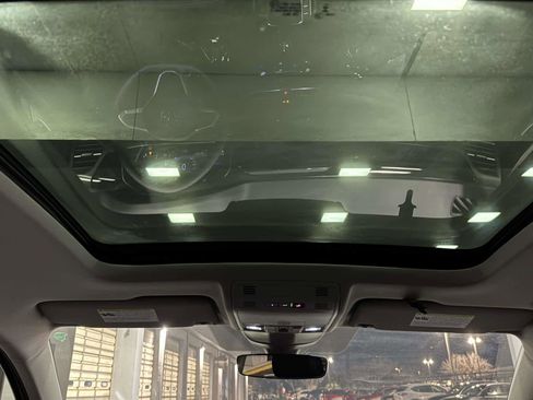 New 2026 Volkswagen Taos SE image 18