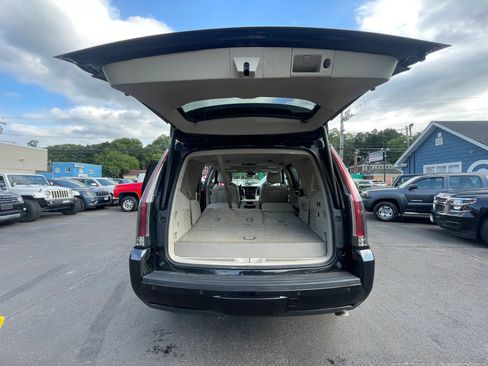 Used 2017 Cadillac Escalade Premium Luxury AWD/4WD image 24