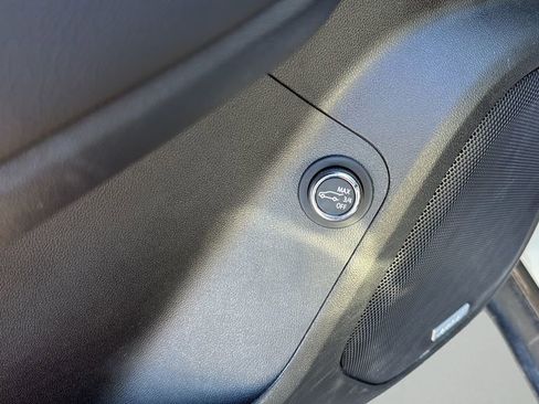 Used 2022 GMC Acadia AT4 image 24