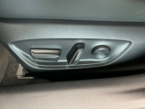 New 2026 Toyota Prius Plug-In Hybrid FWD image 16
