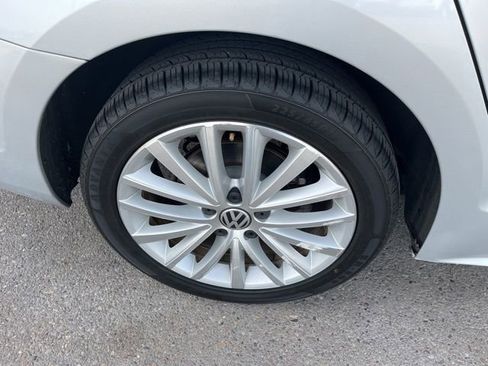 Used 2011 Volkswagen Jetta SEL image 23