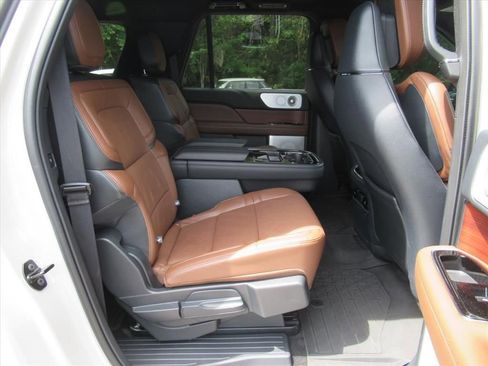Used 2024 Lincoln Navigator L Reserve AWD/4WD image 35
