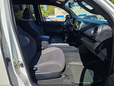 Used 2017 Toyota Tacoma TRD Off-Road w/ Tow Package image 16