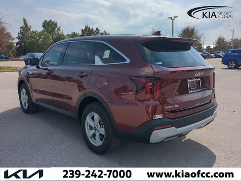 New 2025 Kia Sorento LX image 7