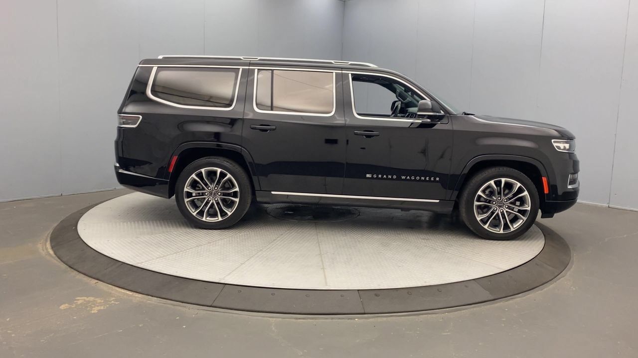 Used 2023 Jeep Grand Wagoneer Series III AWD/4WD image 6