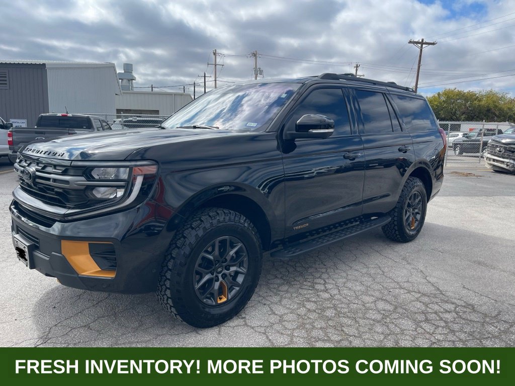 Used 2025 Ford Expedition Tremor AWD/4WD image 2